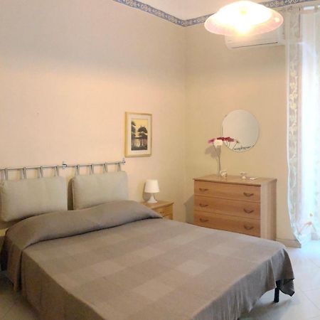 Apartment For 2 In Catania, B&B Le Voci Del Mercato Luaran gambar