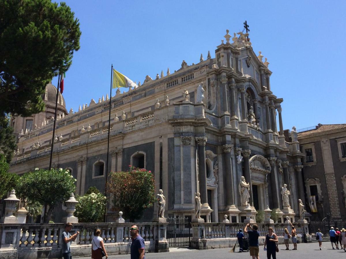 Apartment For 2 In Catania, B&B Le Voci Del Mercato Luaran gambar