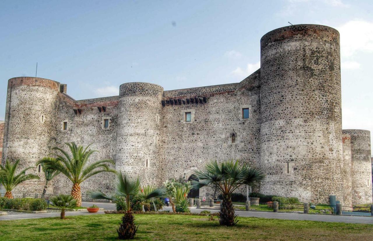 Apartment For 2 In Catania, B&B Le Voci Del Mercato Luaran gambar